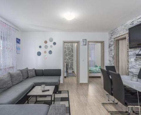 Bájos 2 hálószobás apartman Novigradban, Isztria 