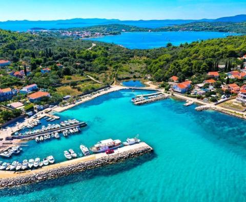 Terrain avantageux sur l'île de Pasman à 350m de la mer 
