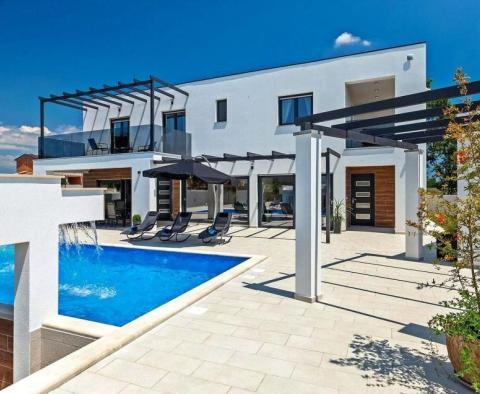 Kényelmes, modern villa úszómedencével Marcanában - gyönyörű ingatlan vásárolható! 