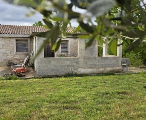 Maison dans la région de Rovinj, à 6 km de la mer ! 