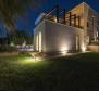Une villa moderne avec piscines intérieure et extérieure sur la péninsule de Ciovo - pic 29