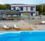 Vila s bazénem v blízkém předměstí Splitu, Kaštel Stari - pic 3