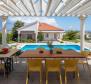 Wunderschöne Villa in der Gegend von Vodice mit herrlichem Meerblick! - foto 11