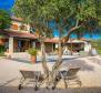 Wunderschöne 5*****-Sterne-Villa im rustikalen Stil, 100 m vom Meer entfernt! - foto 11