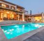 Wunderschöne 5*****-Sterne-Villa im rustikalen Stil, 100 m vom Meer entfernt! - foto 16