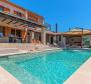 Wunderschöne 5*****-Sterne-Villa im rustikalen Stil, 100 m vom Meer entfernt! - foto 15