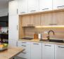 Apartman 20 m-re a tengertől 2 erkéllyel Abbáziában, 1. vonal a tengertől - pic 10