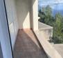 Tökéletes ház 3 apartmannal és csodálatos kilátással a tengerre az Omis riviérán - pic 9