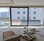 Neue Luxuswohnung in einem neuen Komplex 100 Meter vom Meer entfernt in Kostrena - foto 3