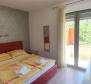 Dům se dvěma apartmány v prestižní lokalitě v Poreči - pic 45
