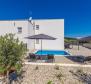 Nouvelle villetta moderne jumelée avec piscine et vue sur la mer à Malinska-Dubašnica - pic 3