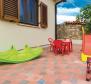 Beautiful family house with a swimming pool in Sisan near Pula - pic 25