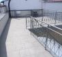 Maison très spéciale sur 3 étages avec toit-terrasse à 80m de la mer à Selce - pic 6
