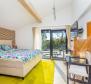 Une villa individuelle unique avec piscine dans la région de Vrbnik-Dobrinj - pic 9