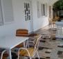 Maison d'hôtes avec 10 unités résidentielles et une taverne à Novi Vinodolski - pic 14