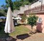 Appartements et locaux commerciaux dans un endroit calme près de la mer à Novi Vinodolski - pic 4