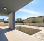 Modern luxusvilla, kilátással a medencére és a tengerre, Krk városában - pic 10