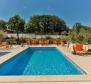 Guest-house with 4 apartments in Medulin for sale - pic 3
