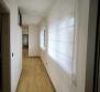 Moderní jednopodlažní vila obklopená přírodou v Rovinji - pic 12