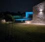 Moderní jednopodlažní vila obklopená přírodou v Rovinji - pic 37