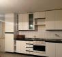 Haus in Kaštel, Buje, zur Investition! - foto 7