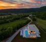 Kedvezményes! Modern tervezői villa Grožnjánban, eladó - pic 32