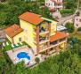 Neue Villa im mediterranen Stil in Bregi, Opatija mit zwei Wohneinheiten, Swimmingpool, Gästehaus, Taverne und Kinderspielplatz, zu verkaufen - foto 2