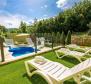 Neue Villa im mediterranen Stil in Bregi, Opatija mit zwei Wohneinheiten, Swimmingpool, Gästehaus, Taverne und Kinderspielplatz, zu verkaufen - foto 35