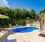 Neue Villa im mediterranen Stil in Bregi, Opatija mit zwei Wohneinheiten, Swimmingpool, Gästehaus, Taverne und Kinderspielplatz, zu verkaufen - foto 38