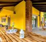 Neue Villa im mediterranen Stil in Bregi, Opatija mit zwei Wohneinheiten, Swimmingpool, Gästehaus, Taverne und Kinderspielplatz, zu verkaufen - foto 45