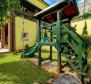Neue Villa im mediterranen Stil in Bregi, Opatija mit zwei Wohneinheiten, Swimmingpool, Gästehaus, Taverne und Kinderspielplatz, zu verkaufen - foto 53