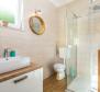 Neue Villa im mediterranen Stil in Bregi, Opatija mit zwei Wohneinheiten, Swimmingpool, Gästehaus, Taverne und Kinderspielplatz, zu verkaufen - foto 56