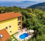 Neue Villa im mediterranen Stil in Bregi, Opatija mit zwei Wohneinheiten, Swimmingpool, Gästehaus, Taverne und Kinderspielplatz, zu verkaufen - foto 69