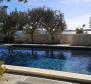 En exclusivité chez nous ! Superbe villa en 1ère ligne à Seget Donji, Trogir, à vendre ! - pic 12