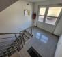 Wohnung mit Garage in großartiger Lage in Rovinj, zu verkaufen - foto 9
