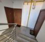 Wohnung mit Garage in großartiger Lage in Rovinj, zu verkaufen - foto 10