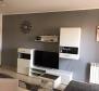 Appartement rénové de 2 chambres avec vue sur la mer à Liznjan, à vendre - pic 3