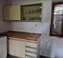 Maison en pierre à rénover dans un petit village à Barban, à vendre - pic 6