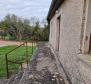 Maison en pierre à rénover dans un petit village à Barban, à vendre - pic 16