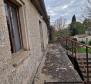 Maison en pierre à rénover dans un petit village à Barban, à vendre - pic 17