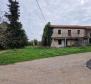 Maison en pierre à rénover dans un petit village à Barban, à vendre - pic 20