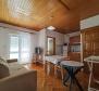 Haus Baška mit 4 Wohnungen, 200 m vom Meer entfernt, zu verkaufen  - foto 22