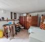 Haus Baška mit 4 Wohnungen, 200 m vom Meer entfernt, zu verkaufen  - foto 35