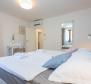 Hôtel unique en 1ère ligne de mer dans la région de Dubrovnik, à vendre - pic 17