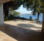 Villa de première ligne d'architecture exceptionnelle avec plage privée - propriété unique en Istrie ! - pic 9