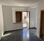 Une maison avec un garage et une grande cour dans un excellent emplacement à Rijeka ! - pic 9
