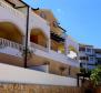 Maison neuve avec magnifique vue mer avec terrasses et appartements à 50 mètres de la plage dans la ville de Razanj, Sibenik, Croatie - pic 3