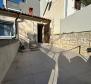 Maison avec deux unités résidentielles à 400 mètres de la mer à Medulin, à vendre - pic 40