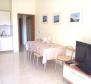 Dům s 5 apartmány a výhledem na moře v Premantura, na prodej - pic 15