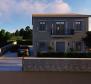 Villa neuve avec piscine à 800 m de la mer à Novigrad, Istrie, à vendre - pic 3